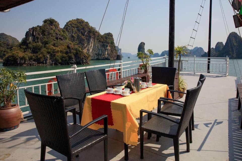 Moonlight Hotel Ha Long Exterior photo